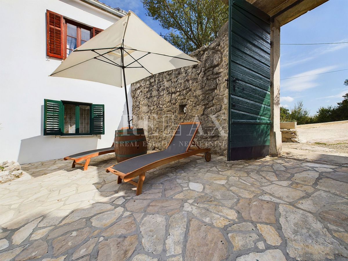 Tribalj - due case in pietra con piscina