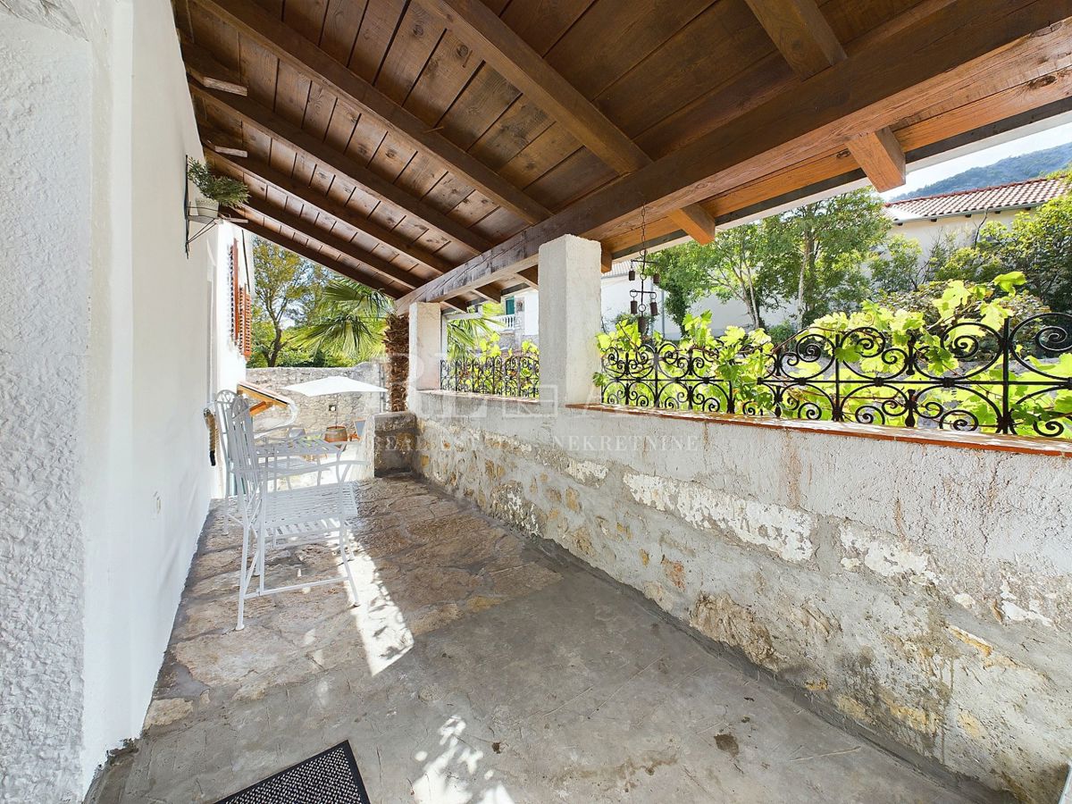 Tribalj - due case in pietra con piscina