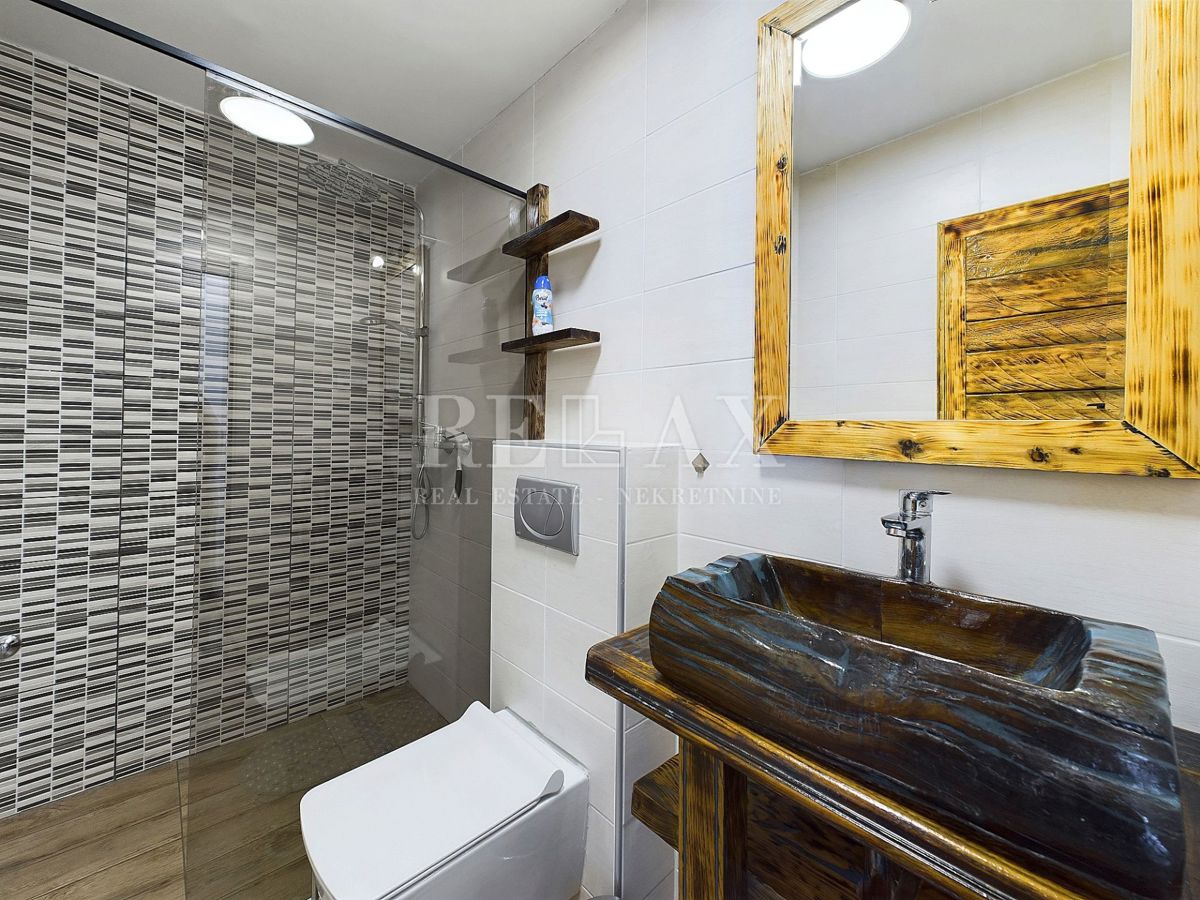 Tribalj - due case in pietra con piscina