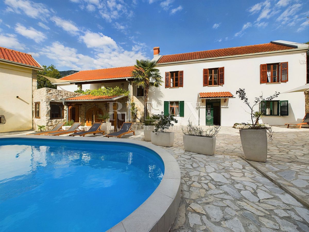 Tribalj - due case in pietra con piscina