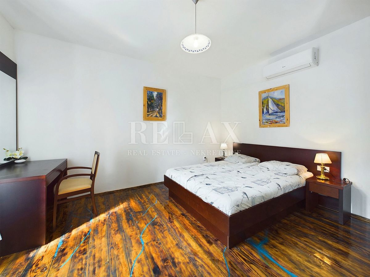 Tribalj - due case in pietra con piscina