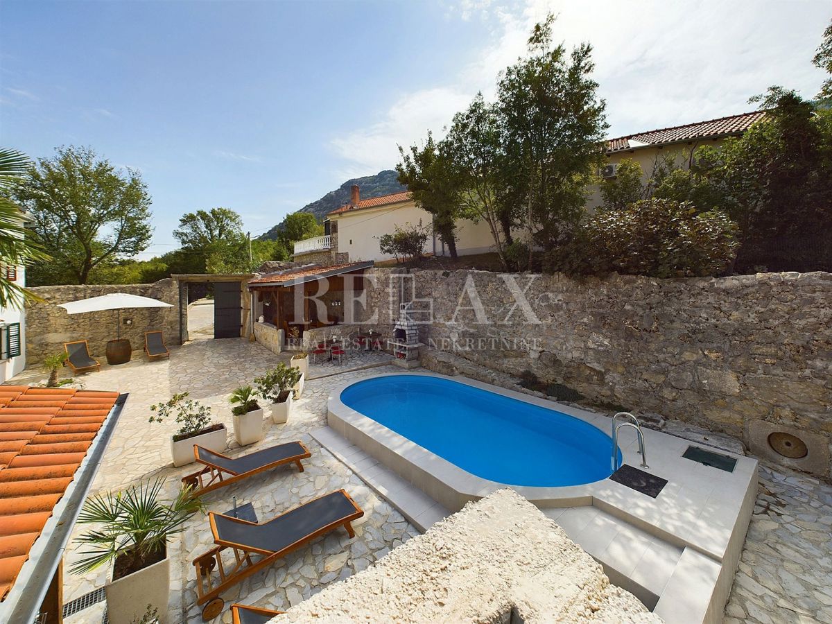 Tribalj - due case in pietra con piscina