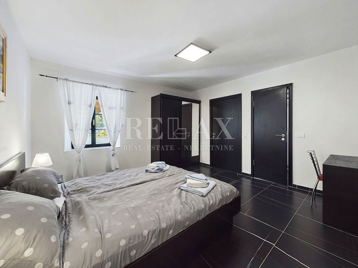 Tribalj - due case in pietra con piscina