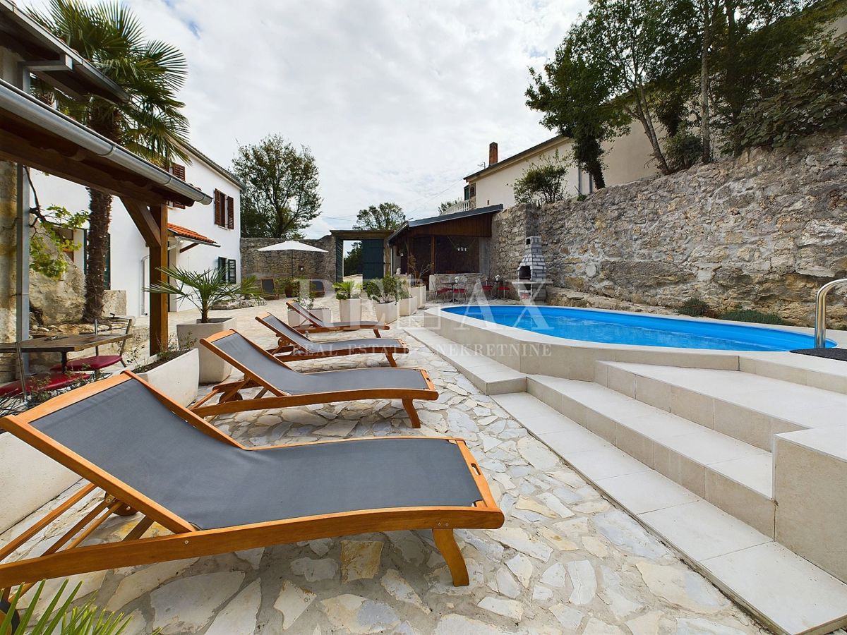 Tribalj - due case in pietra con piscina