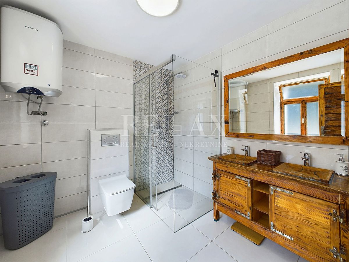 Tribalj - due case in pietra con piscina