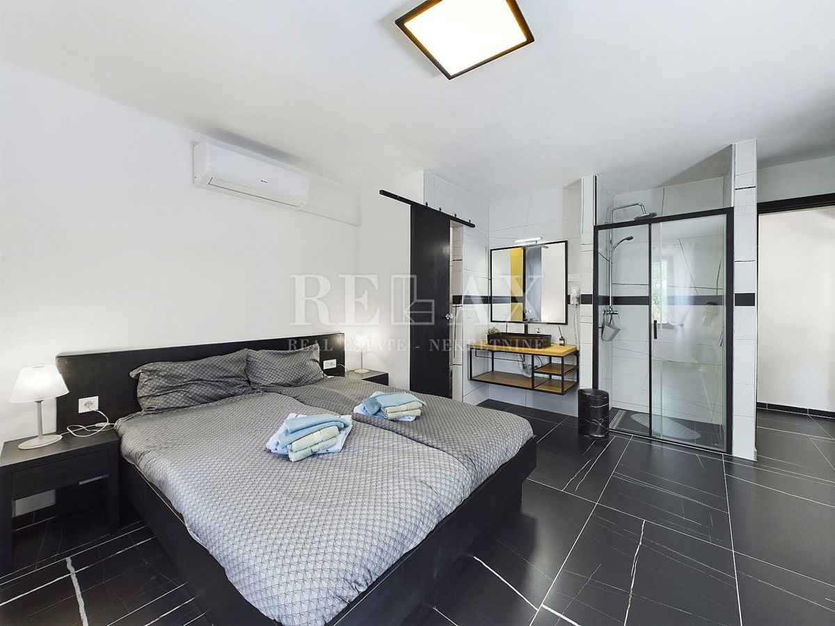 Tribalj - due case in pietra con piscina