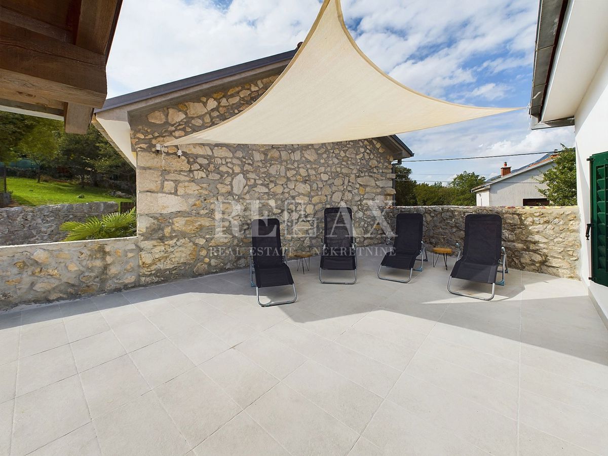 Tribalj - due case in pietra con piscina