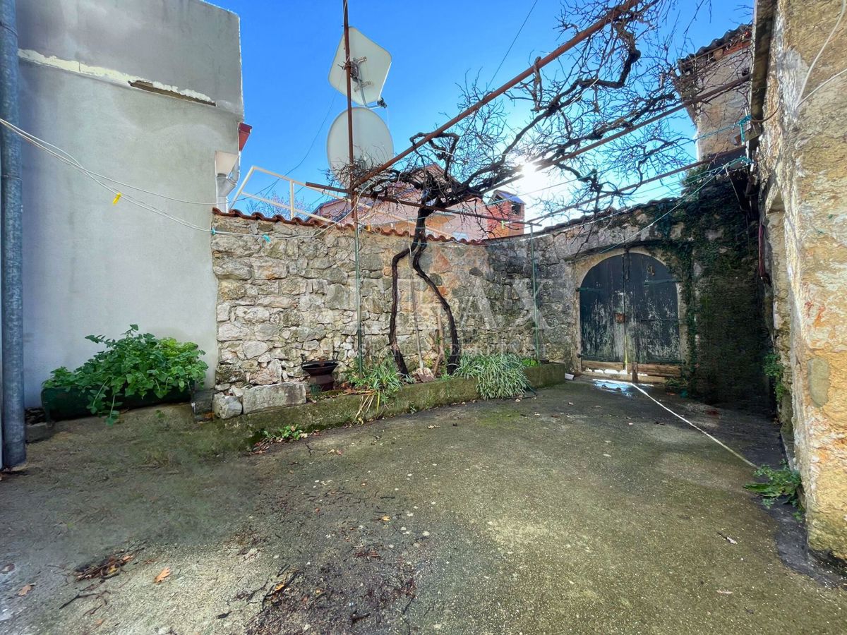 Bribir - casa in pietra da ristrutturare