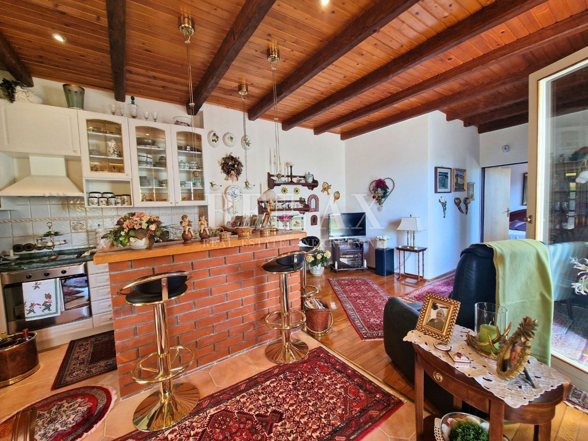 Kostrena - appartamento con un bellissimo giardino