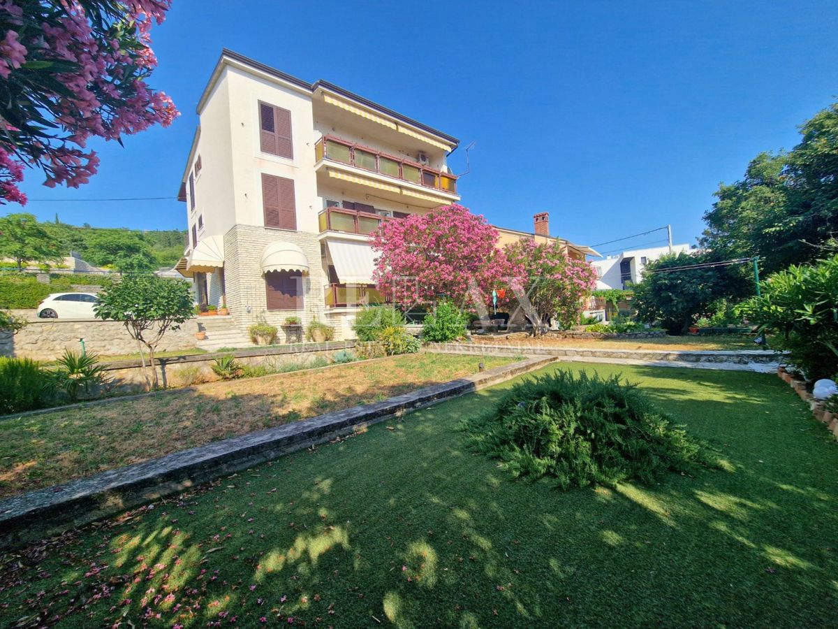 Kostrena - appartamento con un bellissimo giardino