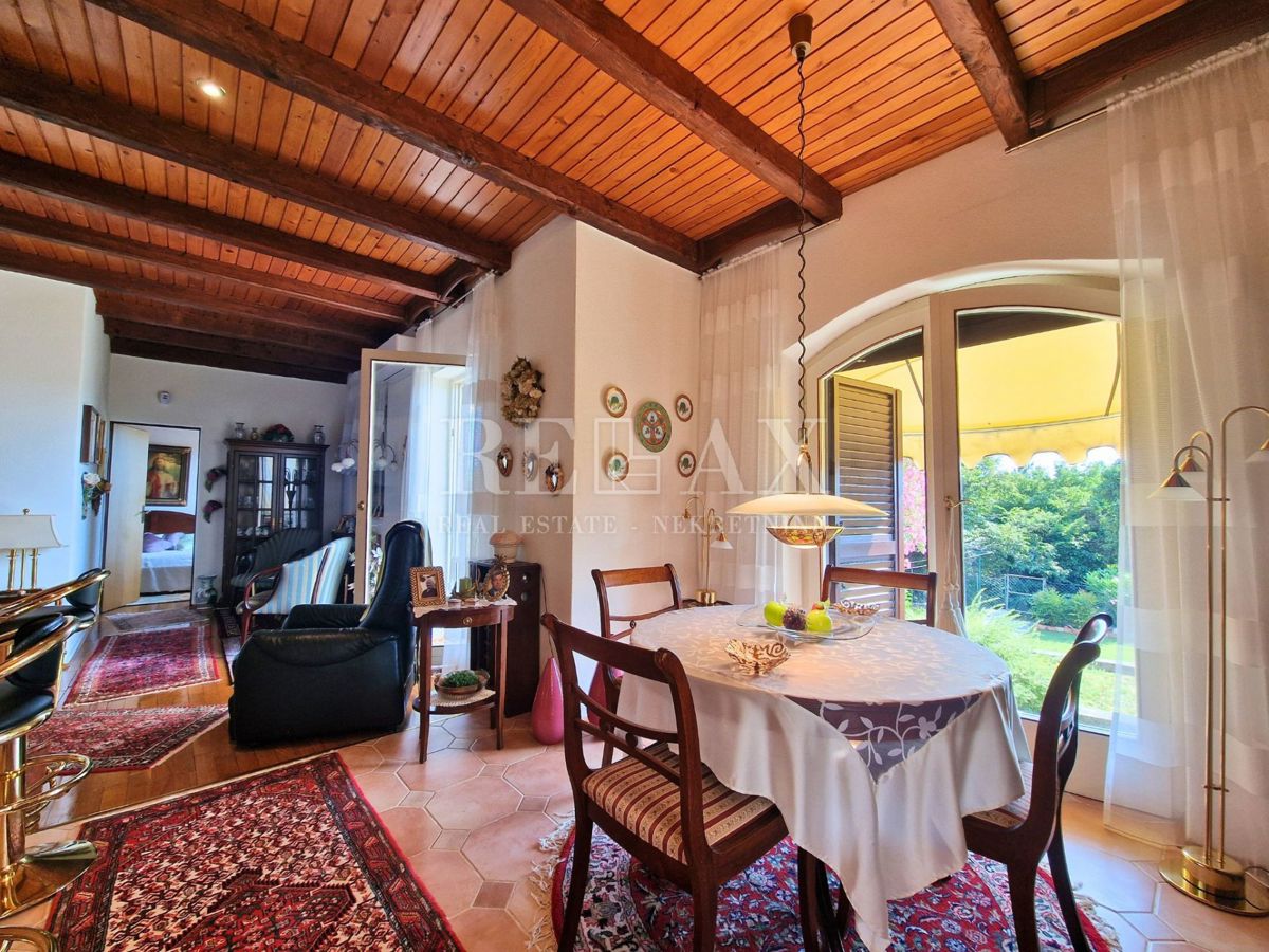 Kostrena - appartamento con un bellissimo giardino