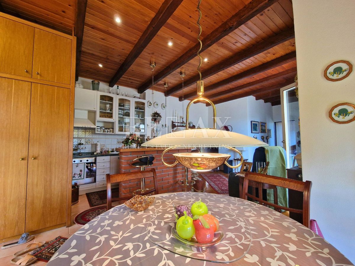 Kostrena - appartamento con un bellissimo giardino