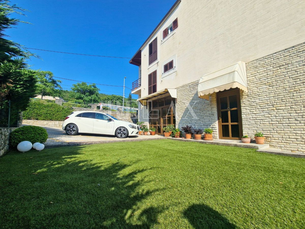 Kostrena - appartamento con un bellissimo giardino