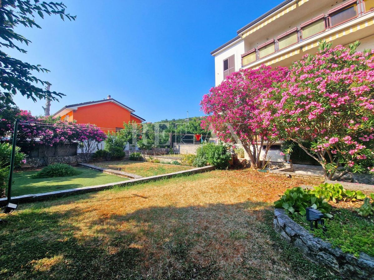 Kostrena - appartamento con un bellissimo giardino