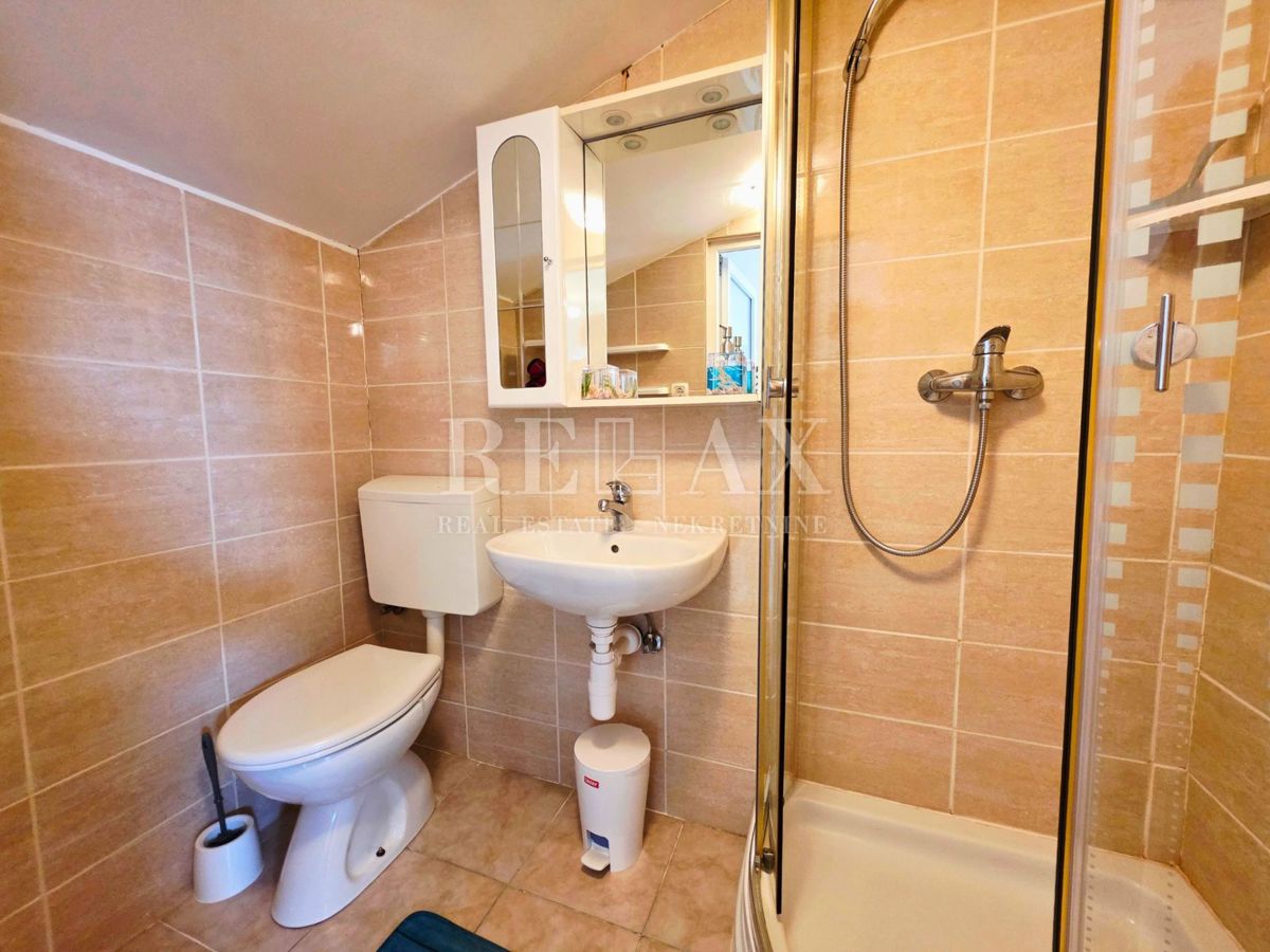 Sveti Juraj - 1a fila al mare, 2 appartamenti