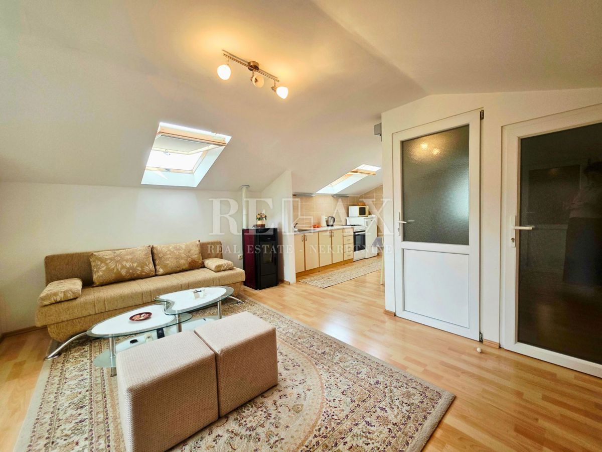 Sveti Juraj - 1a fila al mare, 2 appartamenti