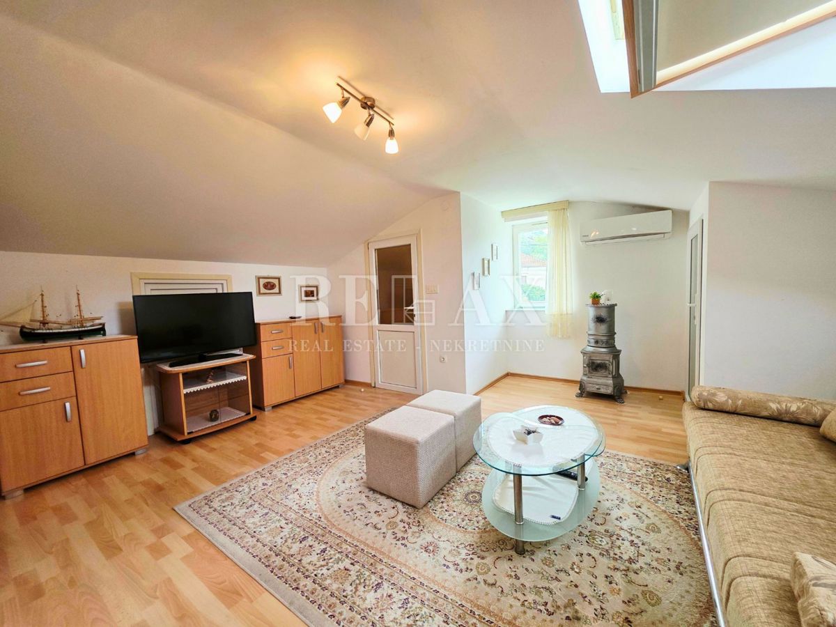 Sveti Juraj - 1a fila al mare, 2 appartamenti