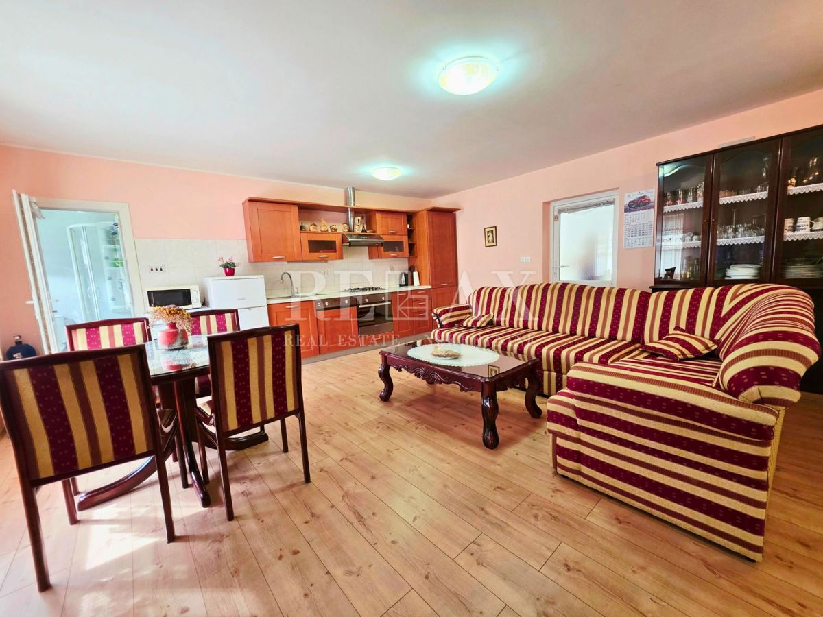 Sveti Juraj - 1a fila al mare, 2 appartamenti