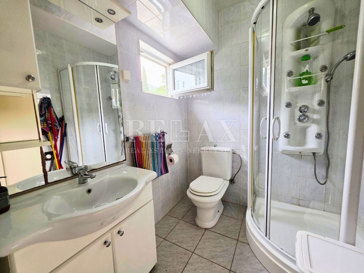 Sveti Juraj - 1a fila al mare, 2 appartamenti