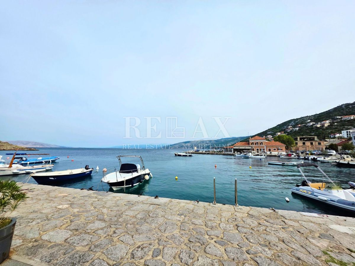 Sveti Juraj - 1a fila al mare, 2 appartamenti