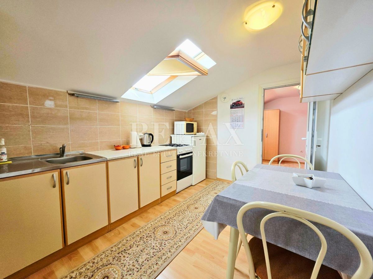 Sveti Juraj - 1a fila al mare, 2 appartamenti