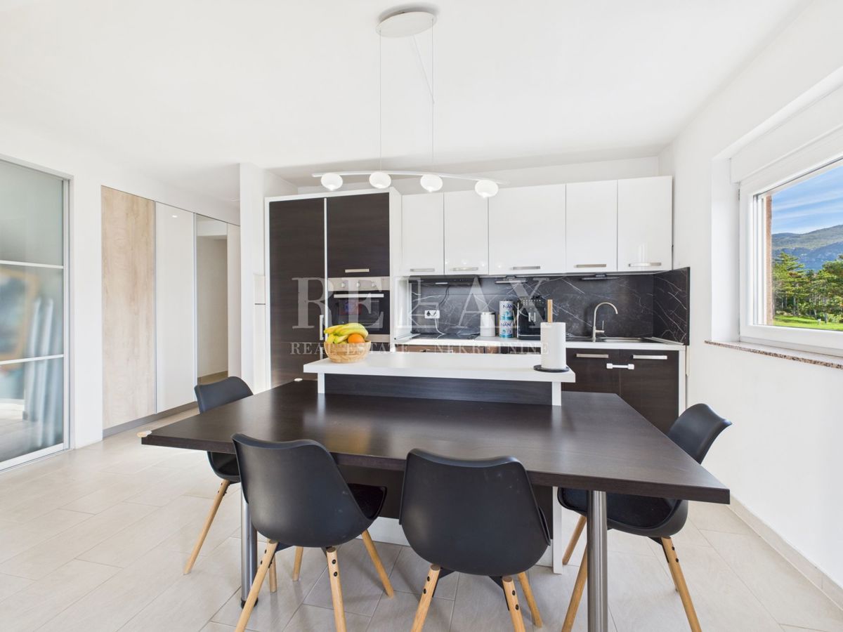 Crikvenica – Appartamento su due livelli, 104 m² con vista mare