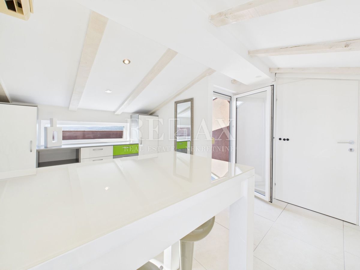 Crikvenica – Appartamento su due livelli, 104 m² con vista mare