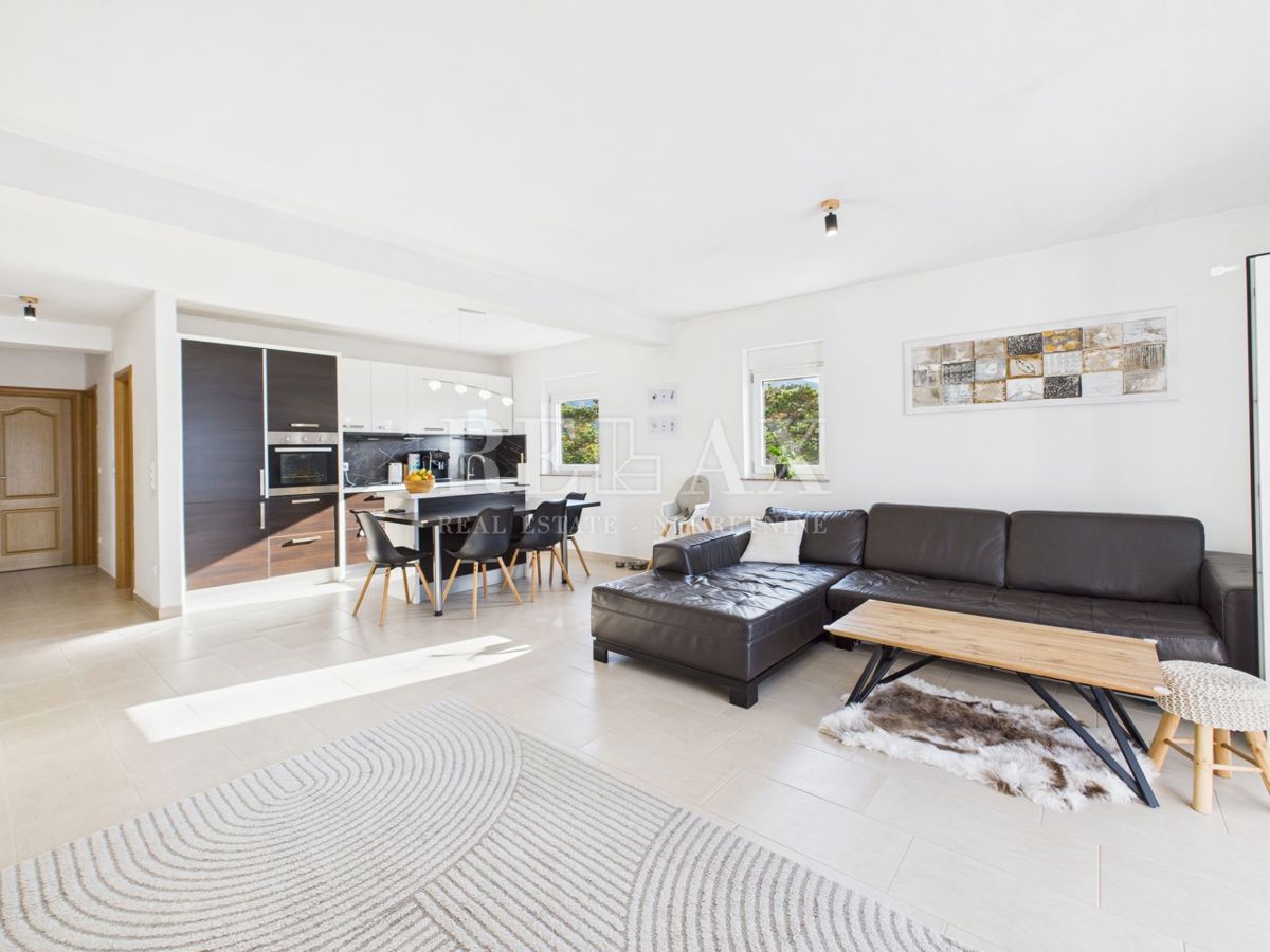 Crikvenica – Appartamento su due livelli, 104 m² con vista mare