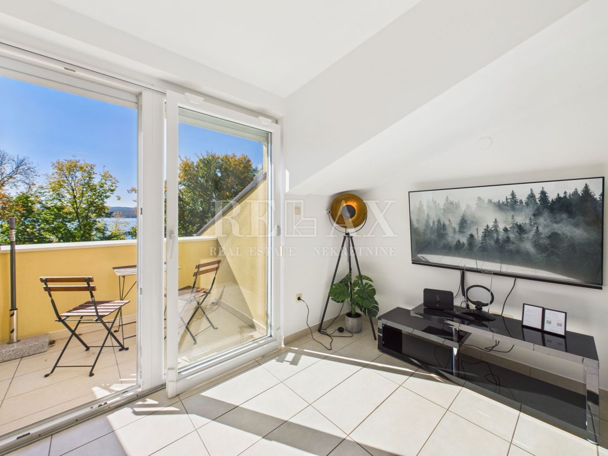 Crikvenica - appartamento in prima fila al mare