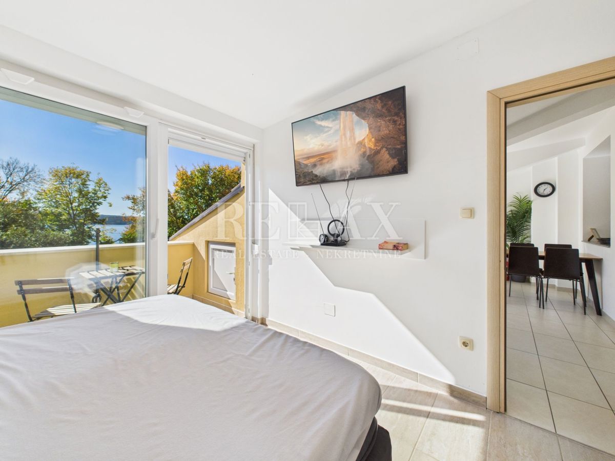 Crikvenica - appartamento in prima fila al mare