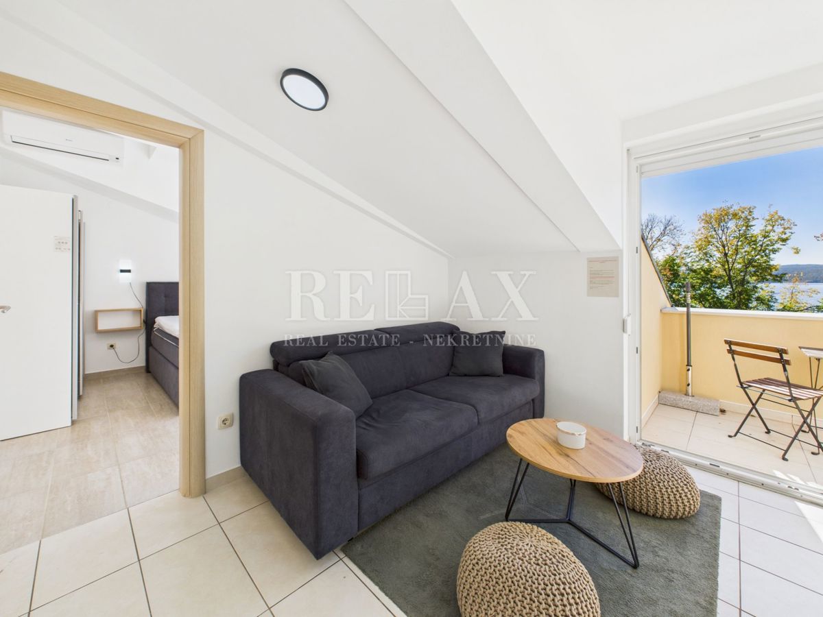 Crikvenica - appartamento in prima fila al mare