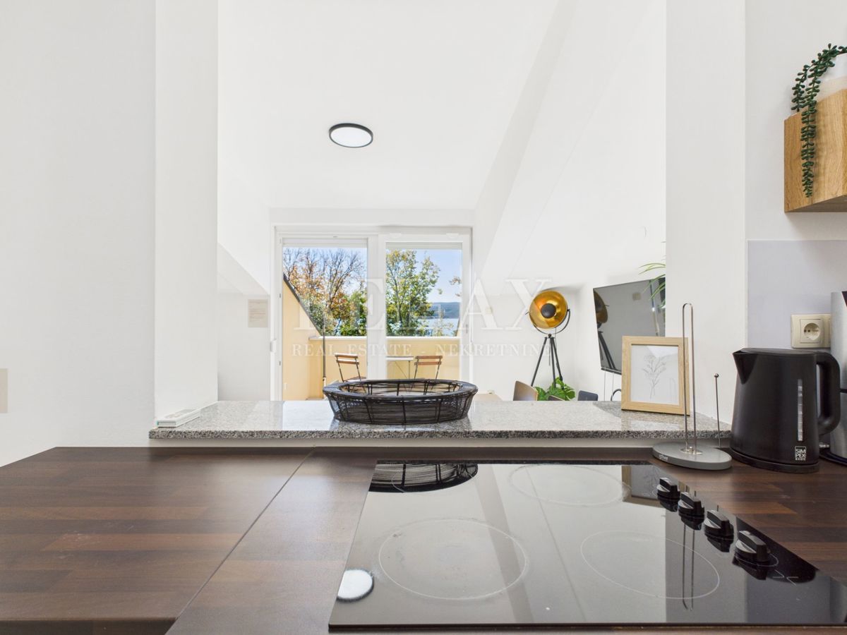 Crikvenica - appartamento in prima fila al mare