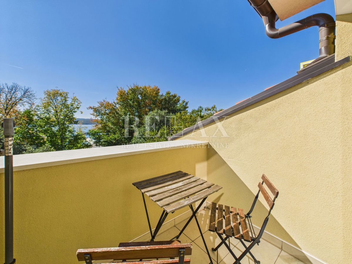 Crikvenica - appartamento in prima fila al mare