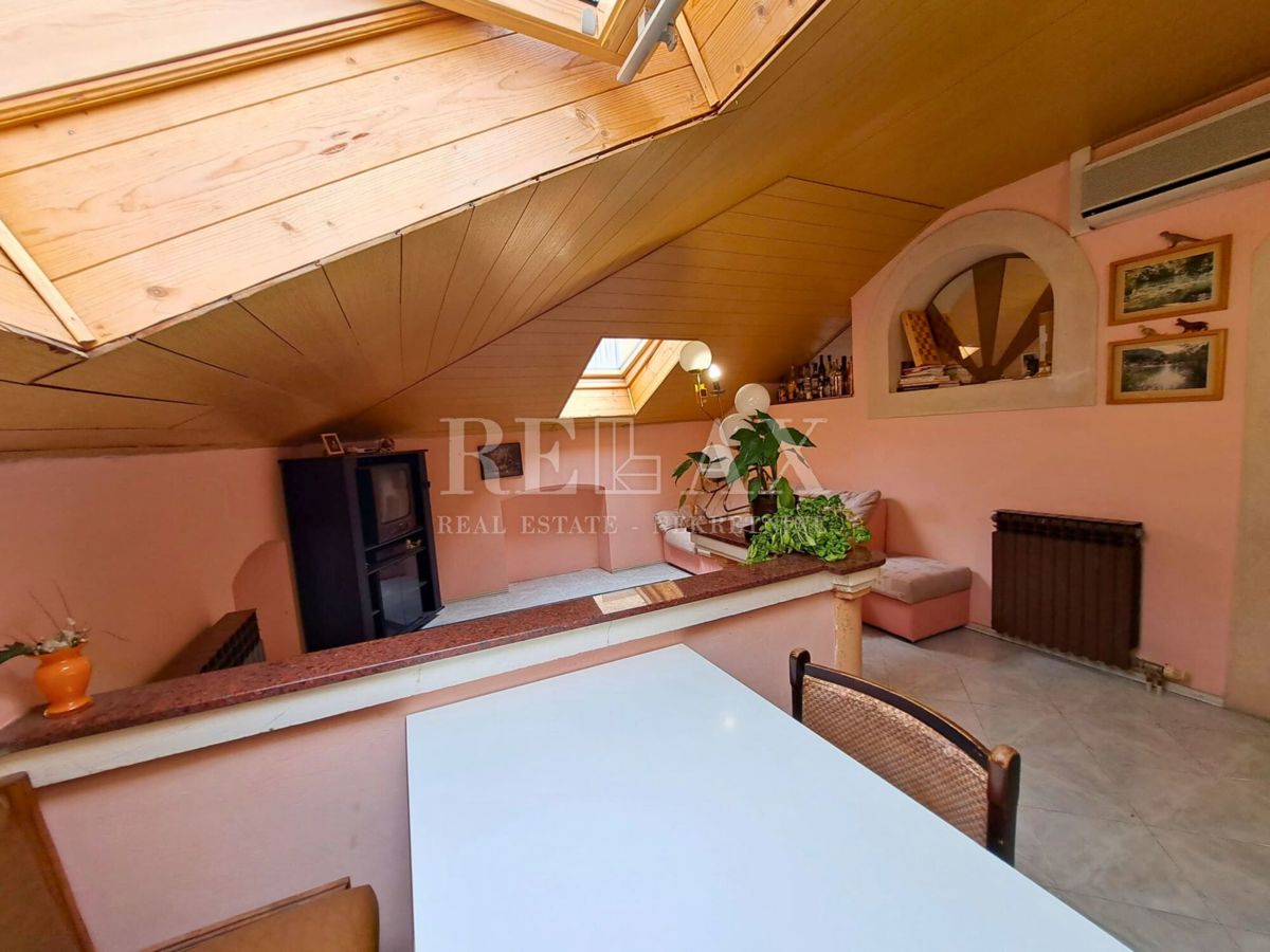 Novi Vinodolski - locali commerciali, appartamenti e magazzino