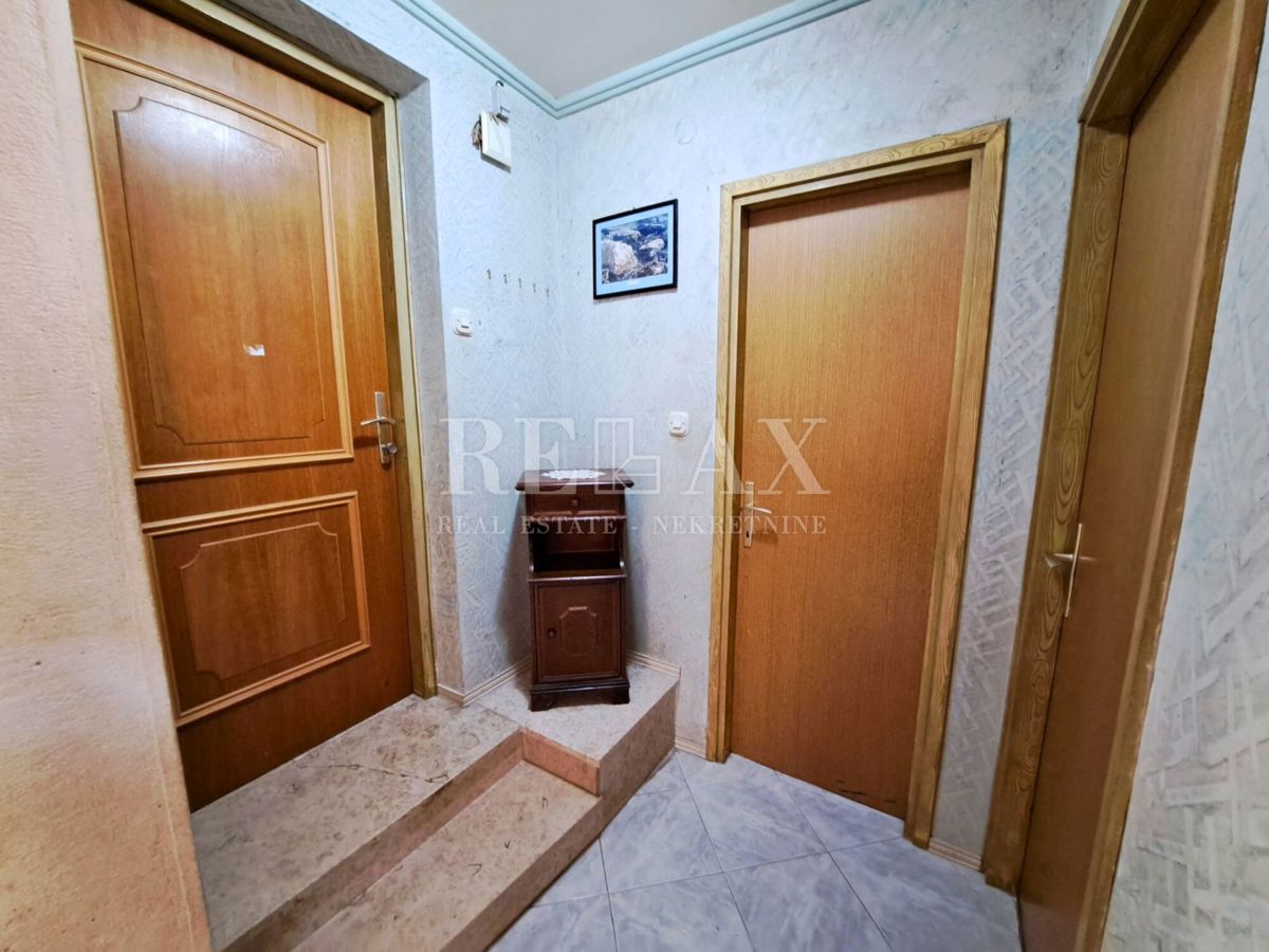 Novi Vinodolski - locali commerciali, appartamenti e magazzino