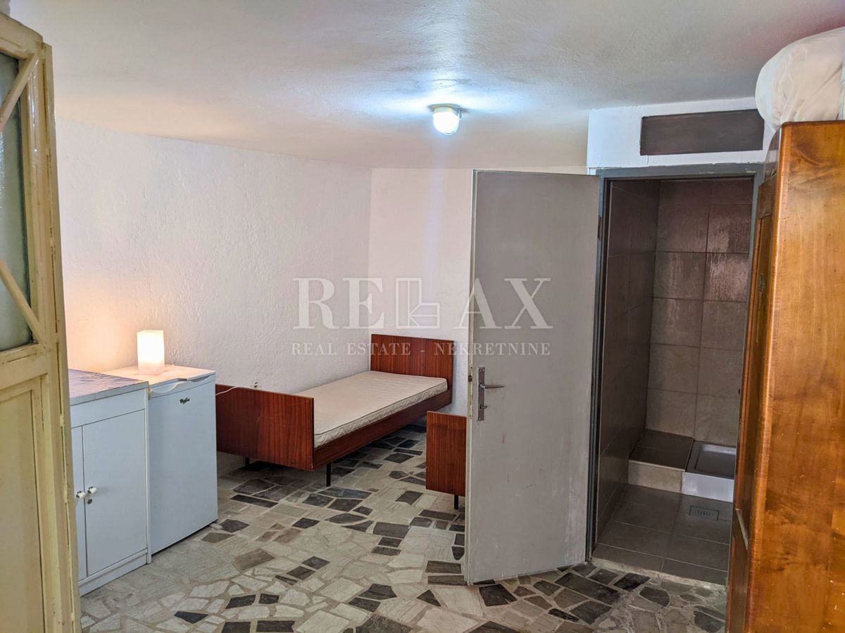 Novi Vinodolski - locali commerciali, appartamenti e magazzino