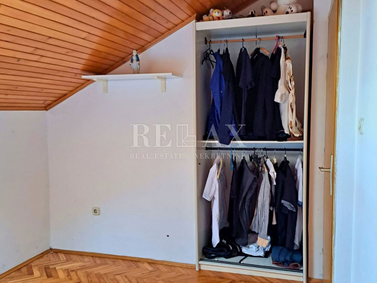 Novi Vinodolski - locali commerciali, appartamenti e magazzino