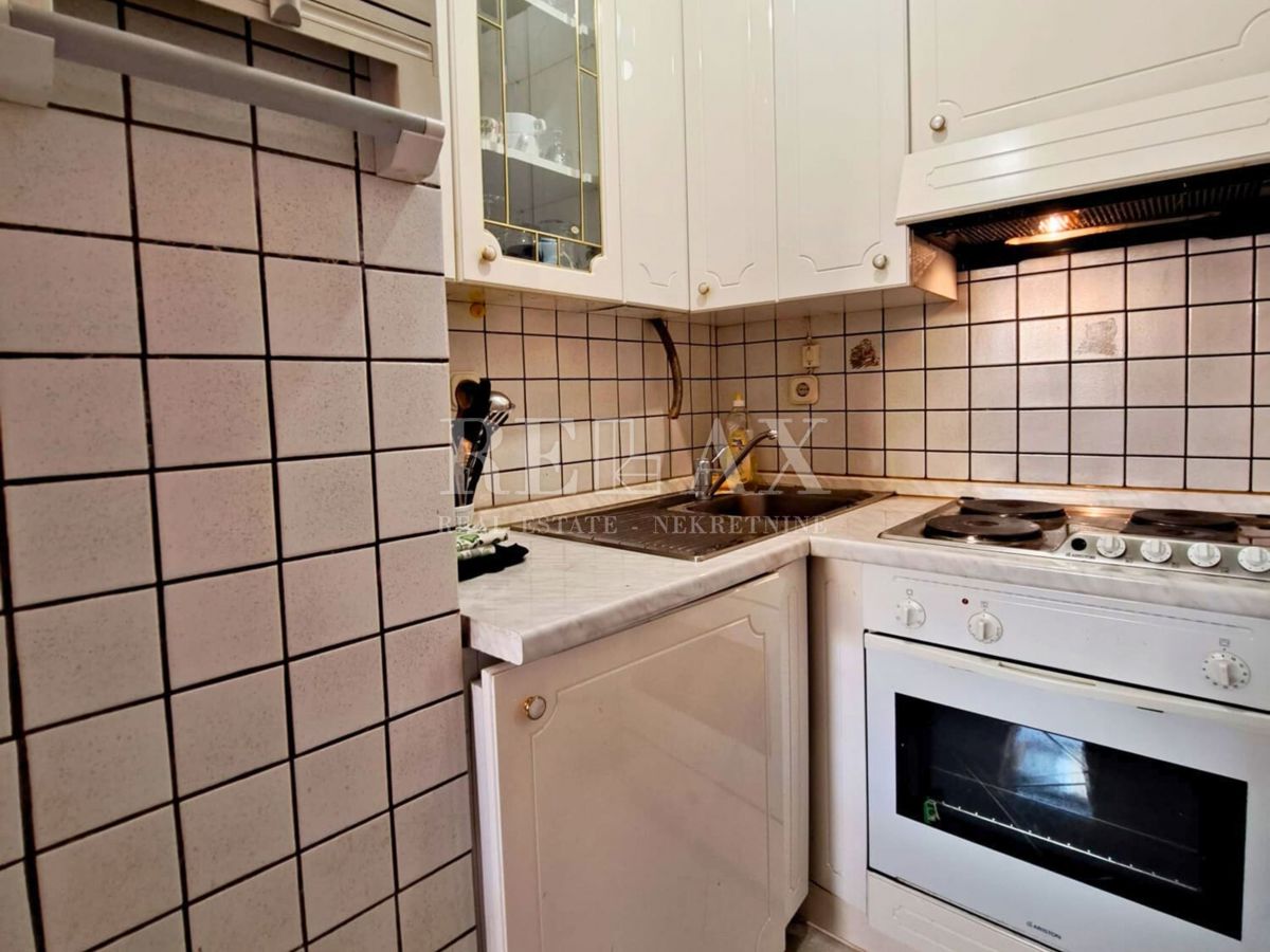 Novi Vinodolski - locali commerciali, appartamenti e magazzino