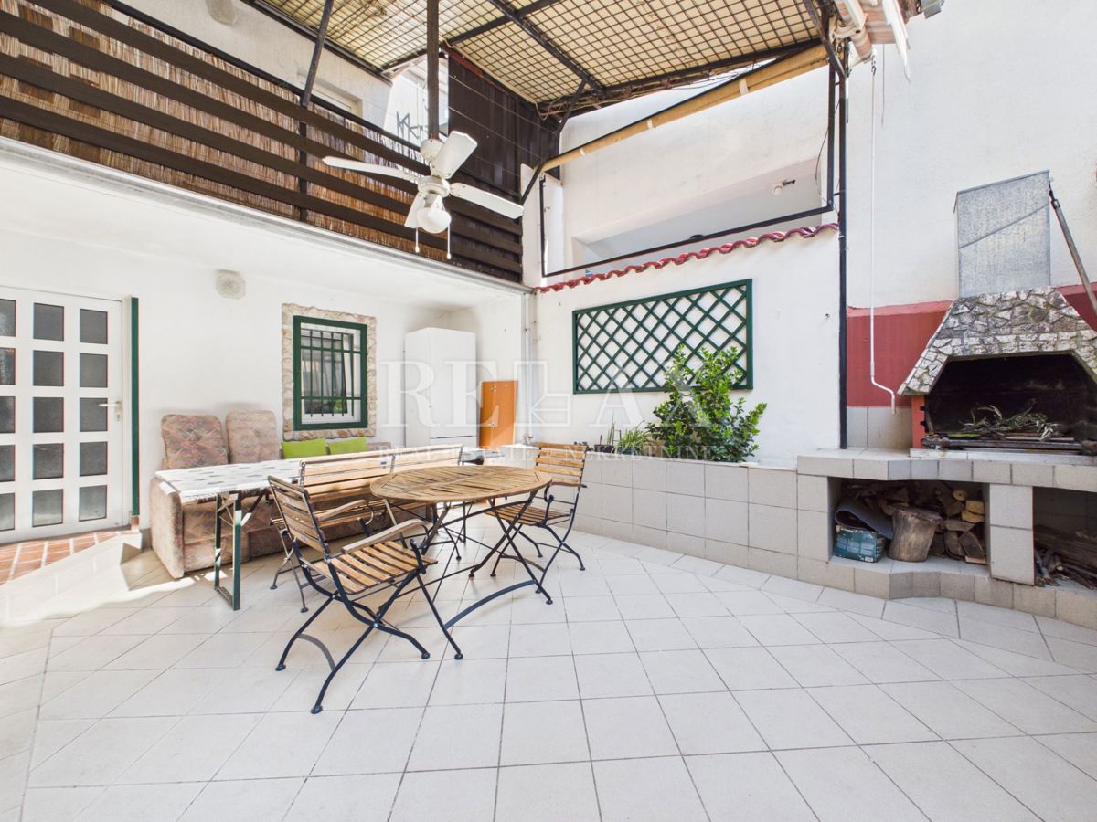 Novi Vinodolski - due case nel centro della città