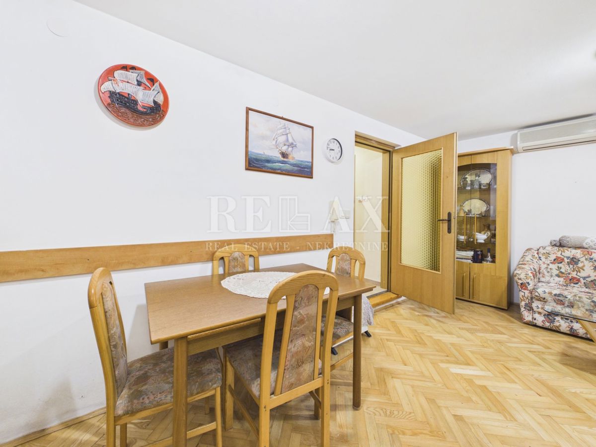 Novi Vinodolski - due case nel centro della città