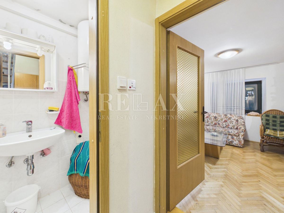 Novi Vinodolski - due case nel centro della città