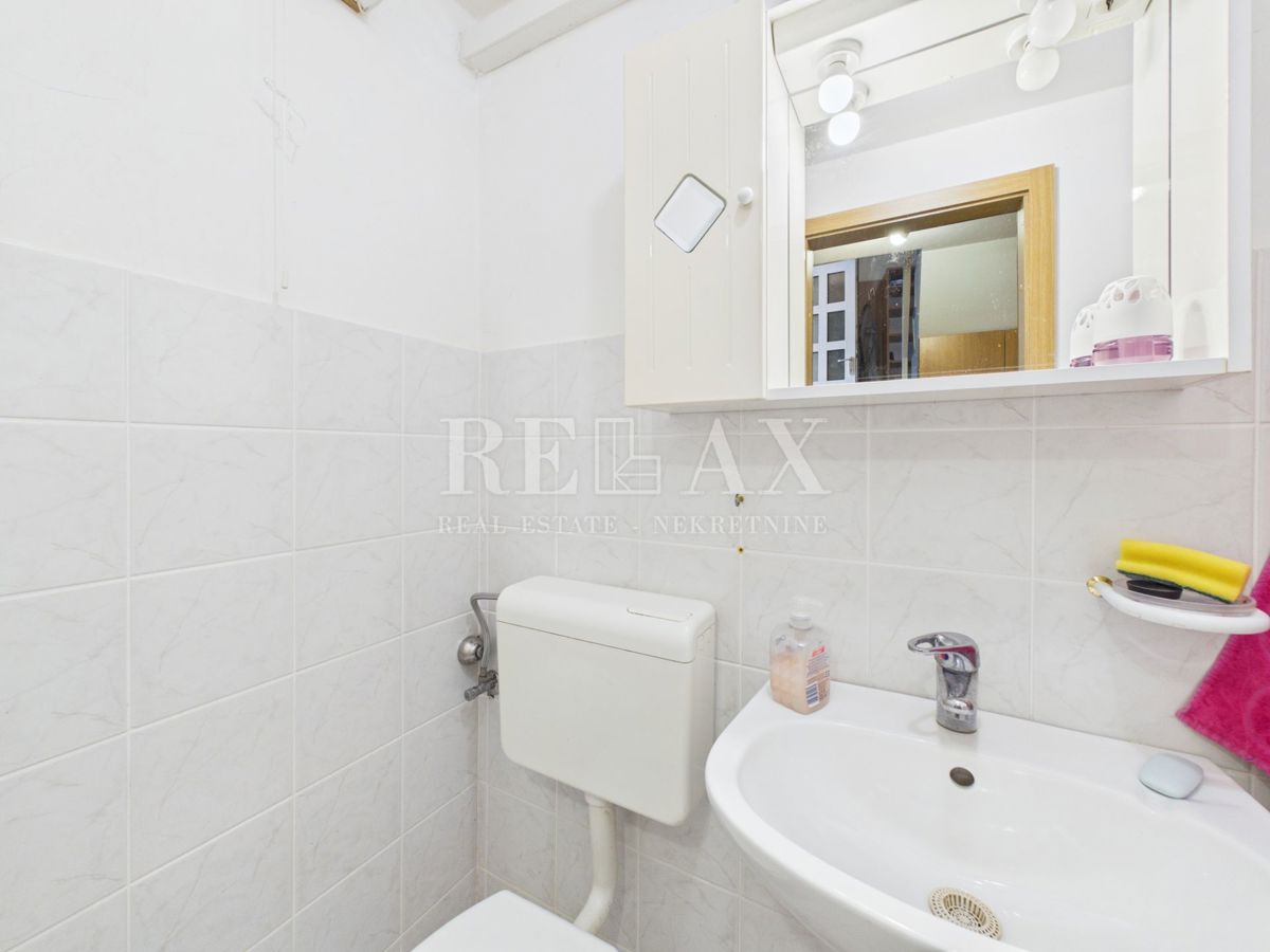 Novi Vinodolski - due case nel centro della città