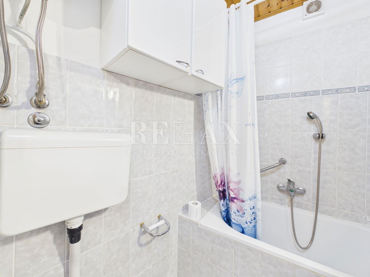 Novi Vinodolski - due case nel centro della città