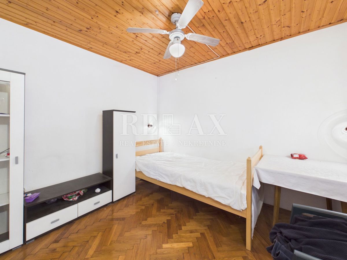 Novi Vinodolski - due case nel centro della città