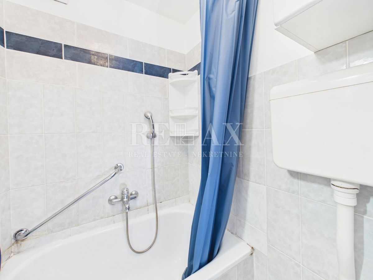 Novi Vinodolski - due case nel centro della città