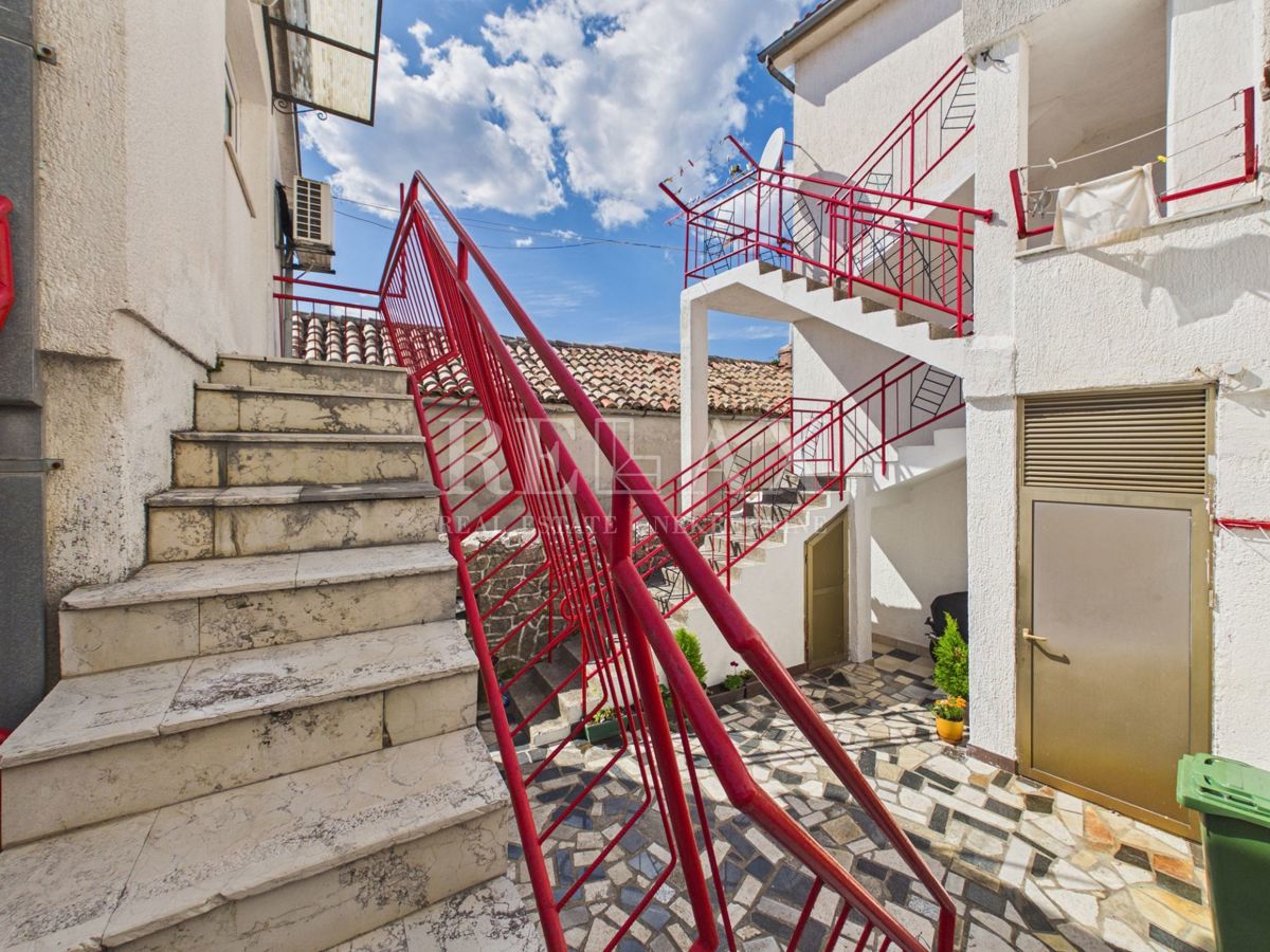 Jadranovo - casa con 5 unità abitative