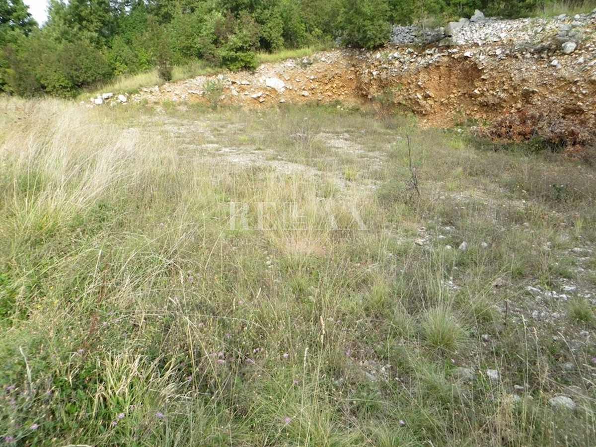 BRIBIR, COMUNE DI VINODOLSKA - terreno edificabile con scavo