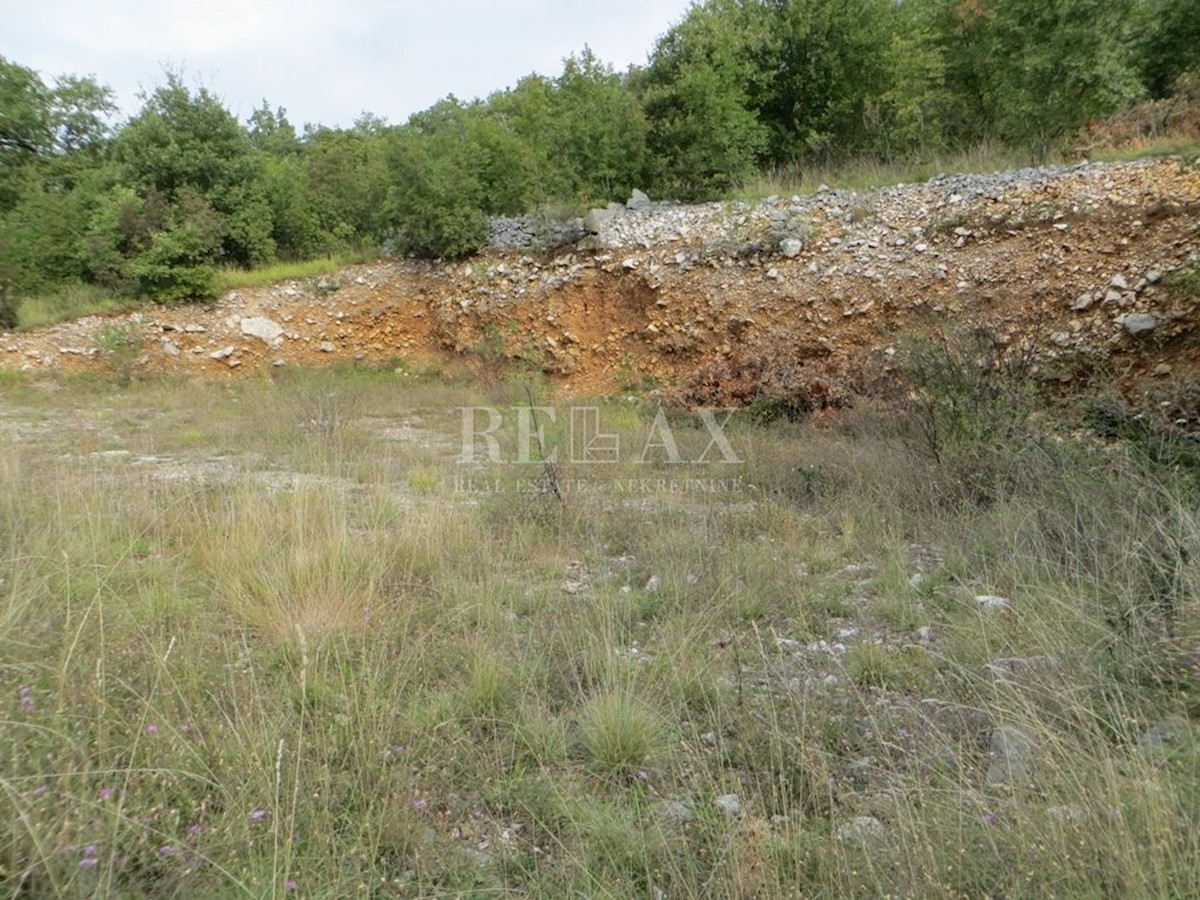 BRIBIR, COMUNE DI VINODOLSKA - terreno edificabile con scavo