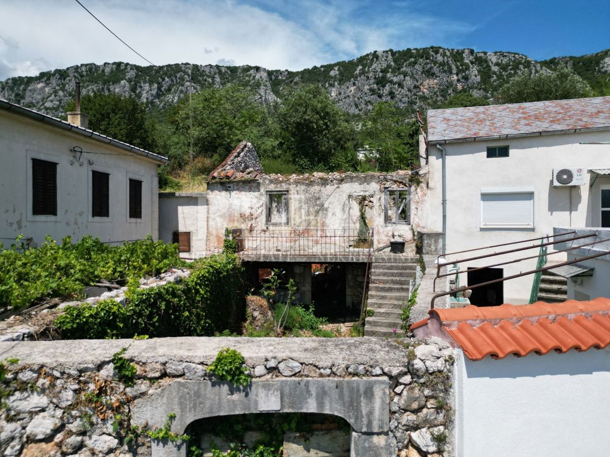 Bribir - antiquariato nel centro della città