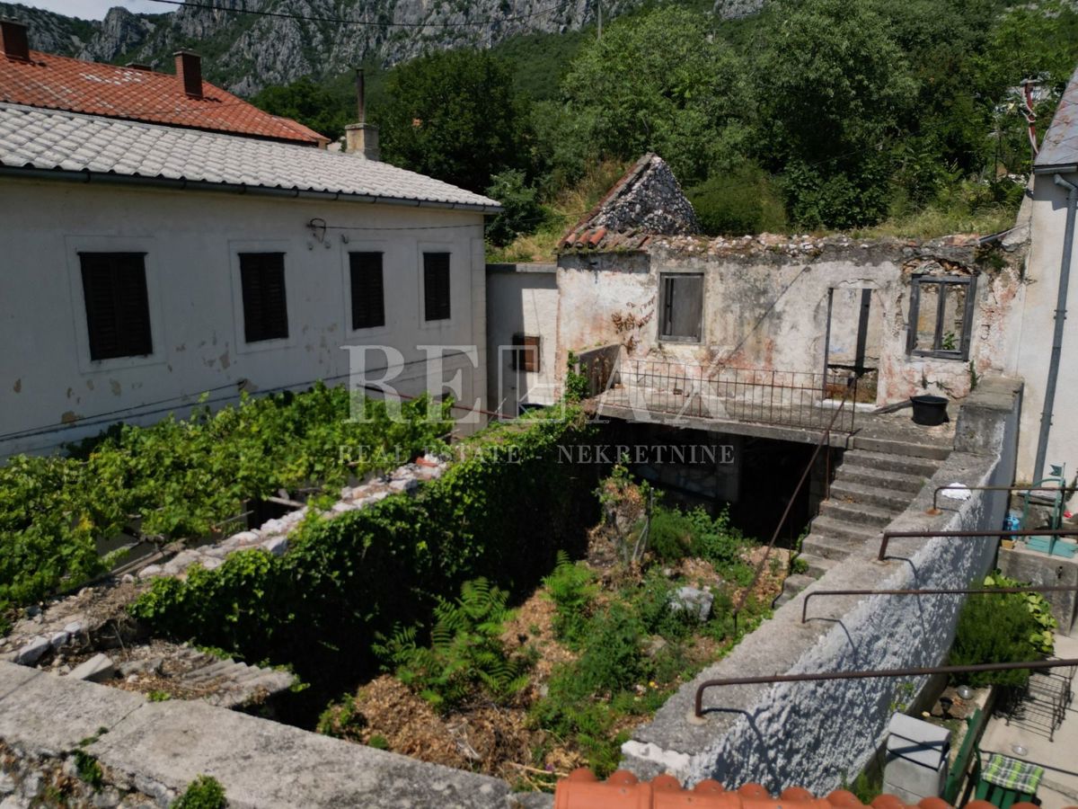 Bribir - antiquariato nel centro della città